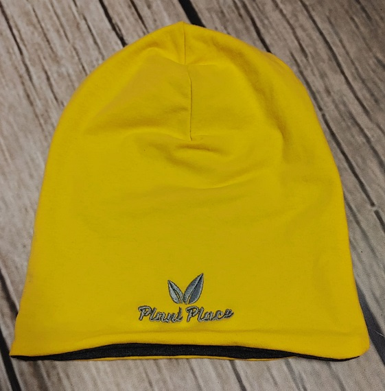 Two-layer cotton hat in yellow-graphite color.