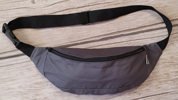 Small sports waist bag for women and men.